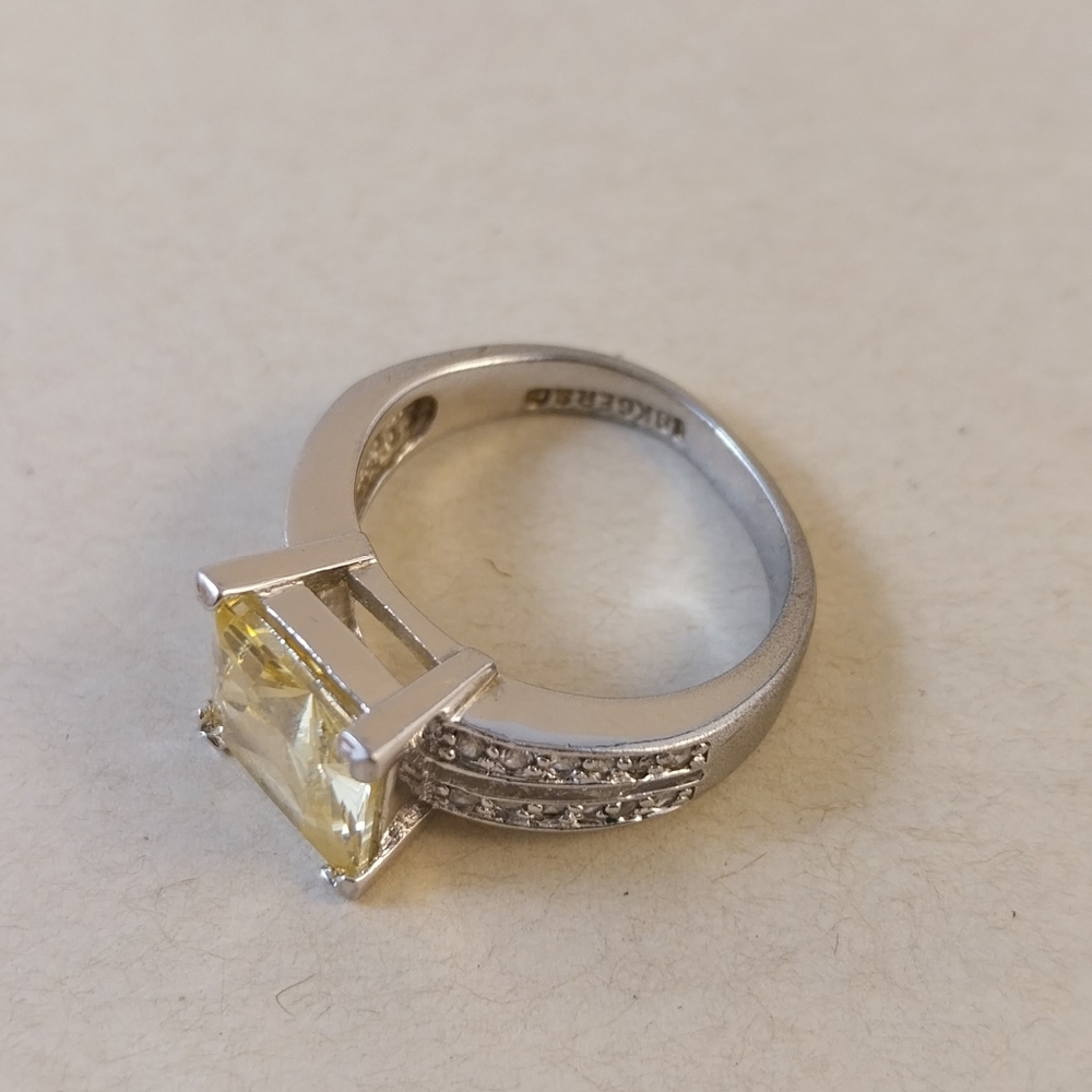 18 KGF  and Yellow Gemstone Ring - Picture 9 of 15